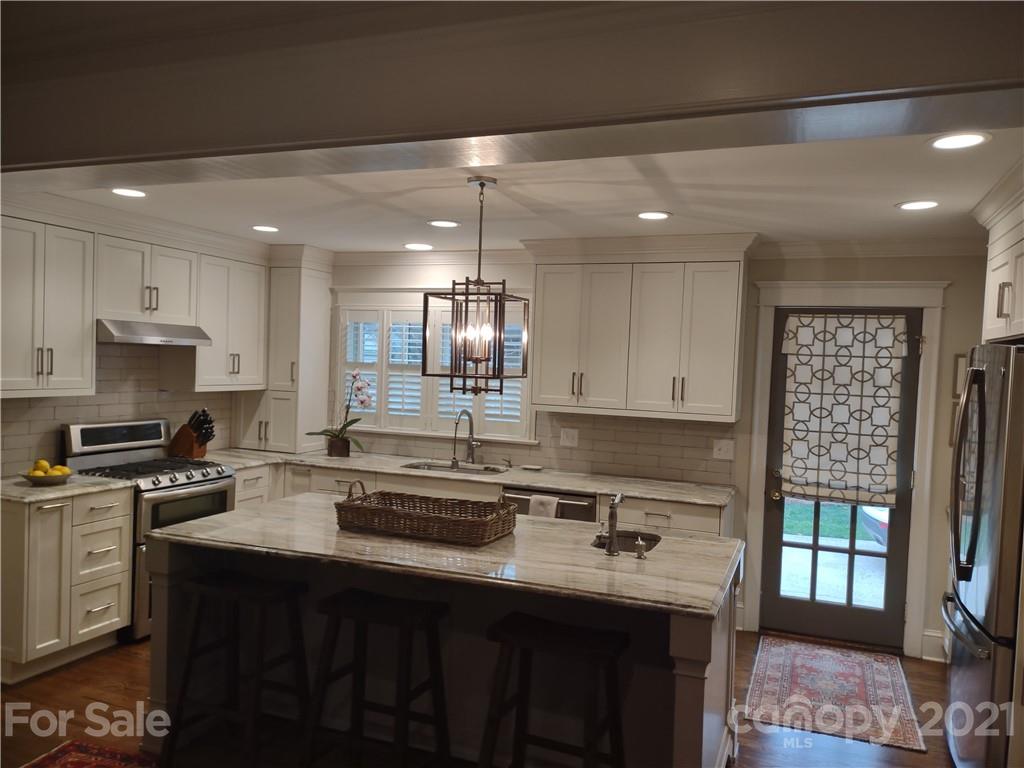 5913 Gate Post Road Charlotte, NC 28211 - Photo 6 of 42 Gallery Image 6