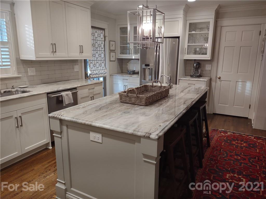 5913 Gate Post Road Charlotte, NC 28211 - Photo 7 of 42 Gallery Image 7