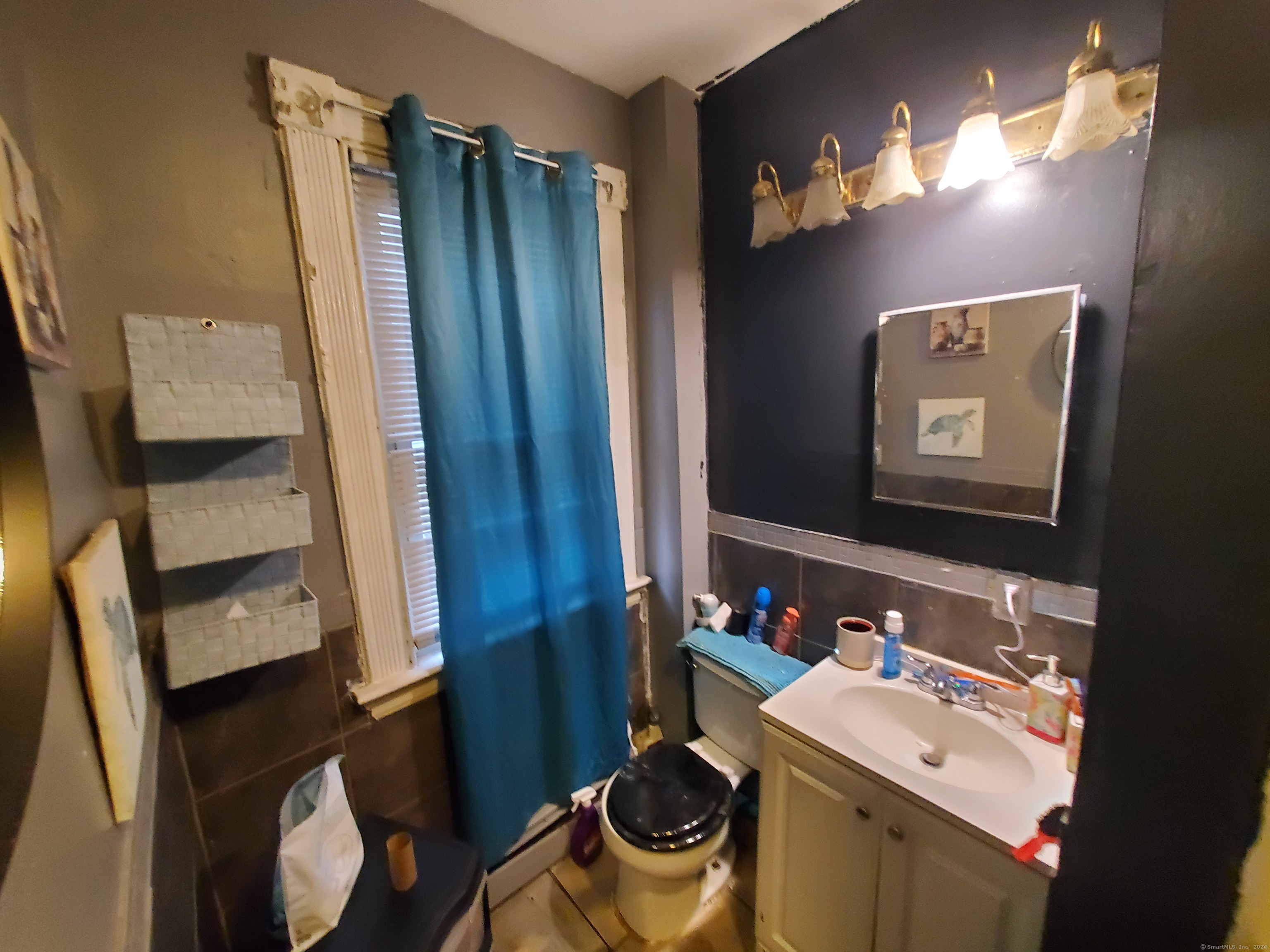 164 Edgewood Street Hartford, CT 06112 - Photo 11 of 32