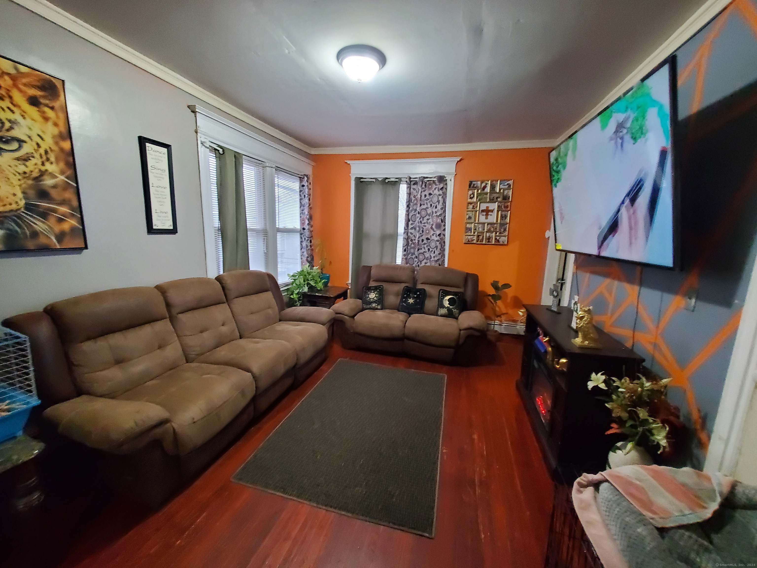 164 Edgewood Street Hartford, CT 06112 - Photo 25 of 32 2nd Floor Living Room