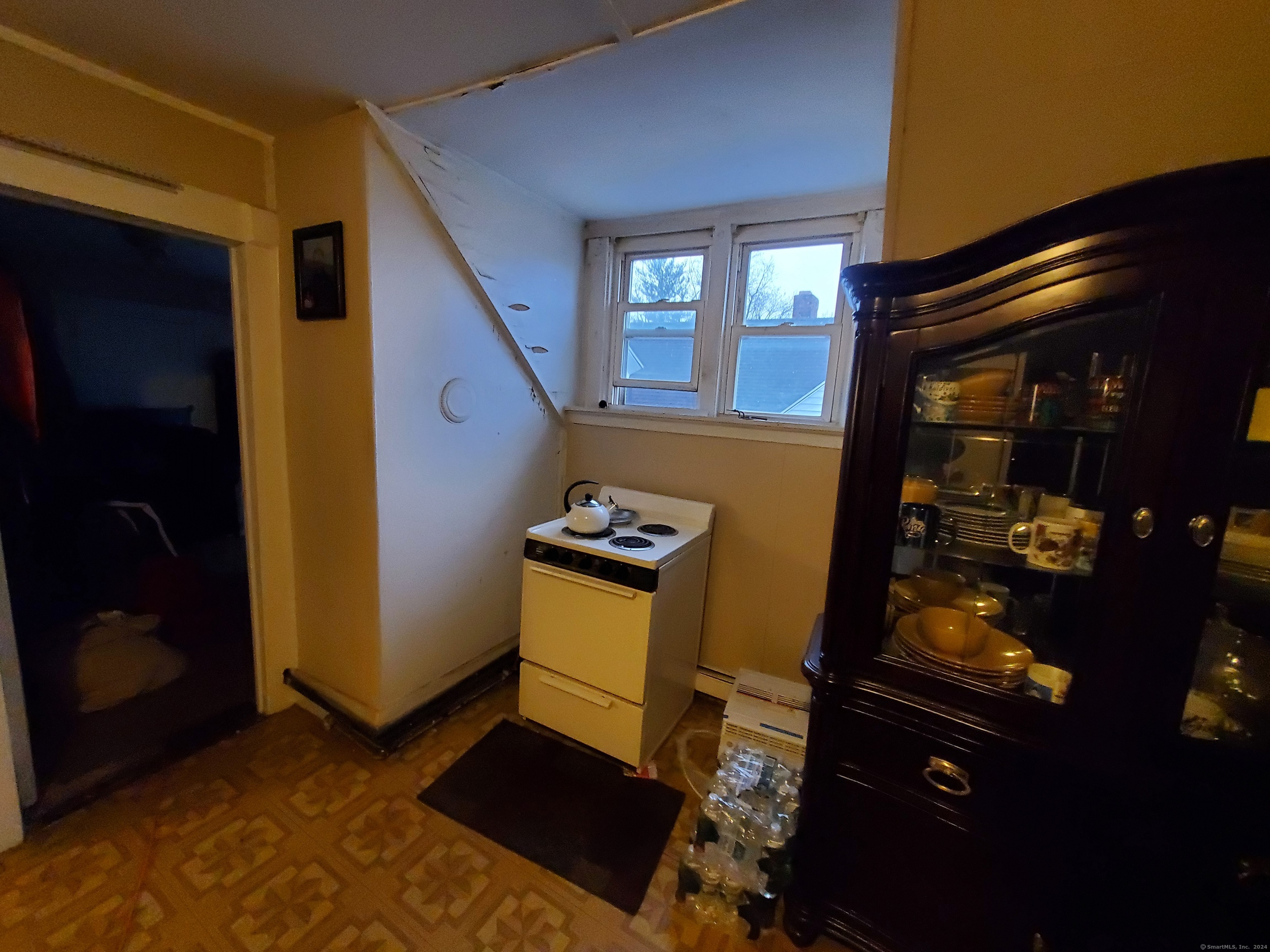 164 Edgewood Street Hartford, CT 06112 - Photo 31 of 32 3rd Floor Kitchen Area