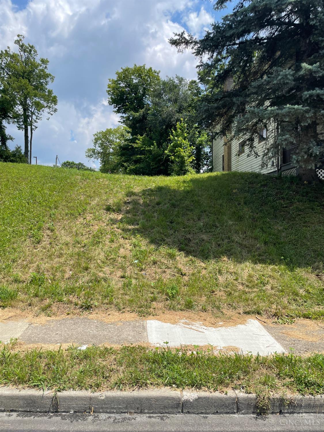960 Wells Street Cincinnati, OH 45205 - Photo 3 of 4