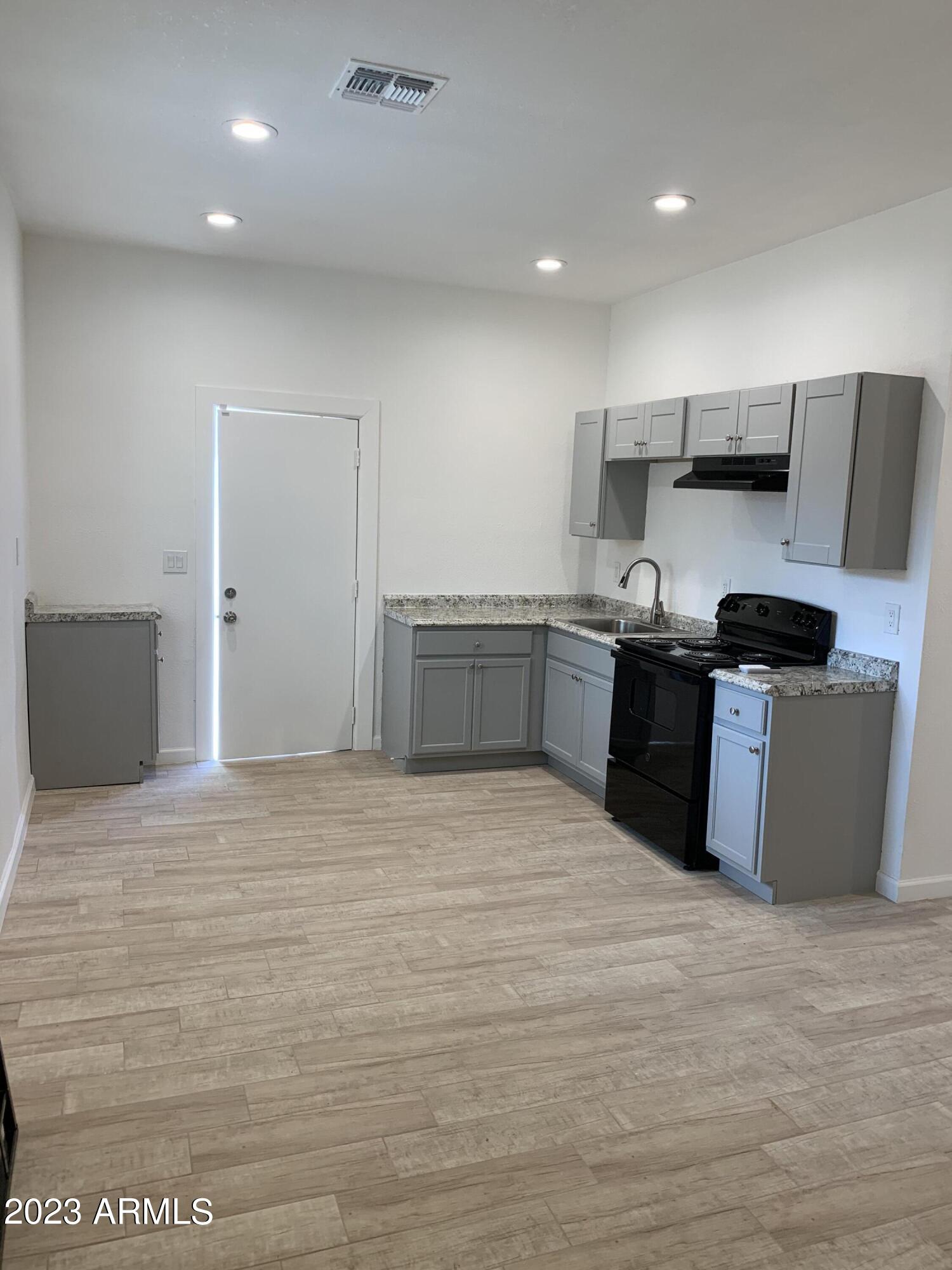 1759 West Hadley Street, Unit B Phoenix, AZ 85007 - Photo 2 of 11 IMG_9212