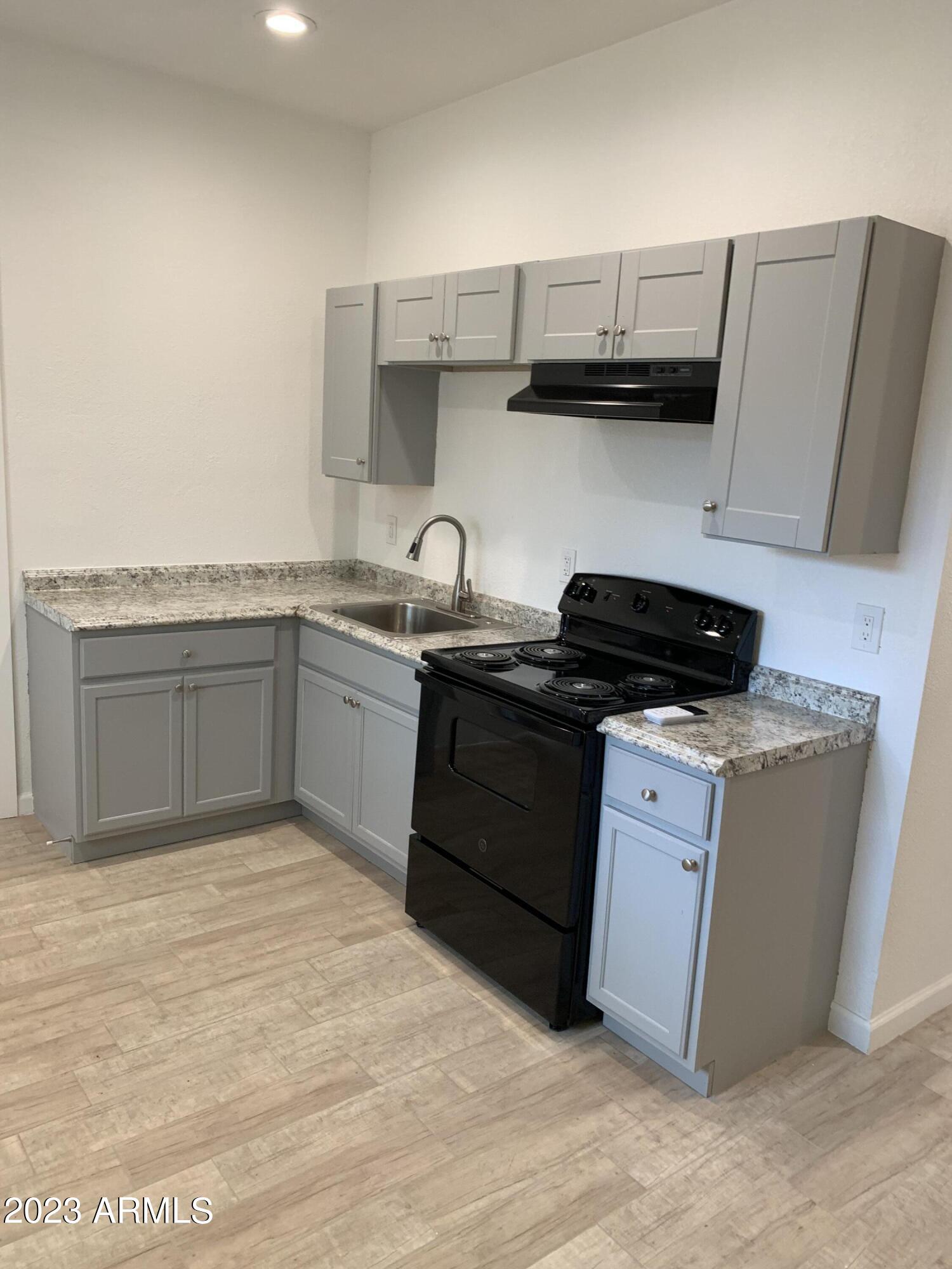 1759 West Hadley Street, Unit B Phoenix, AZ 85007 - Photo 3 of 11 IMG_9213