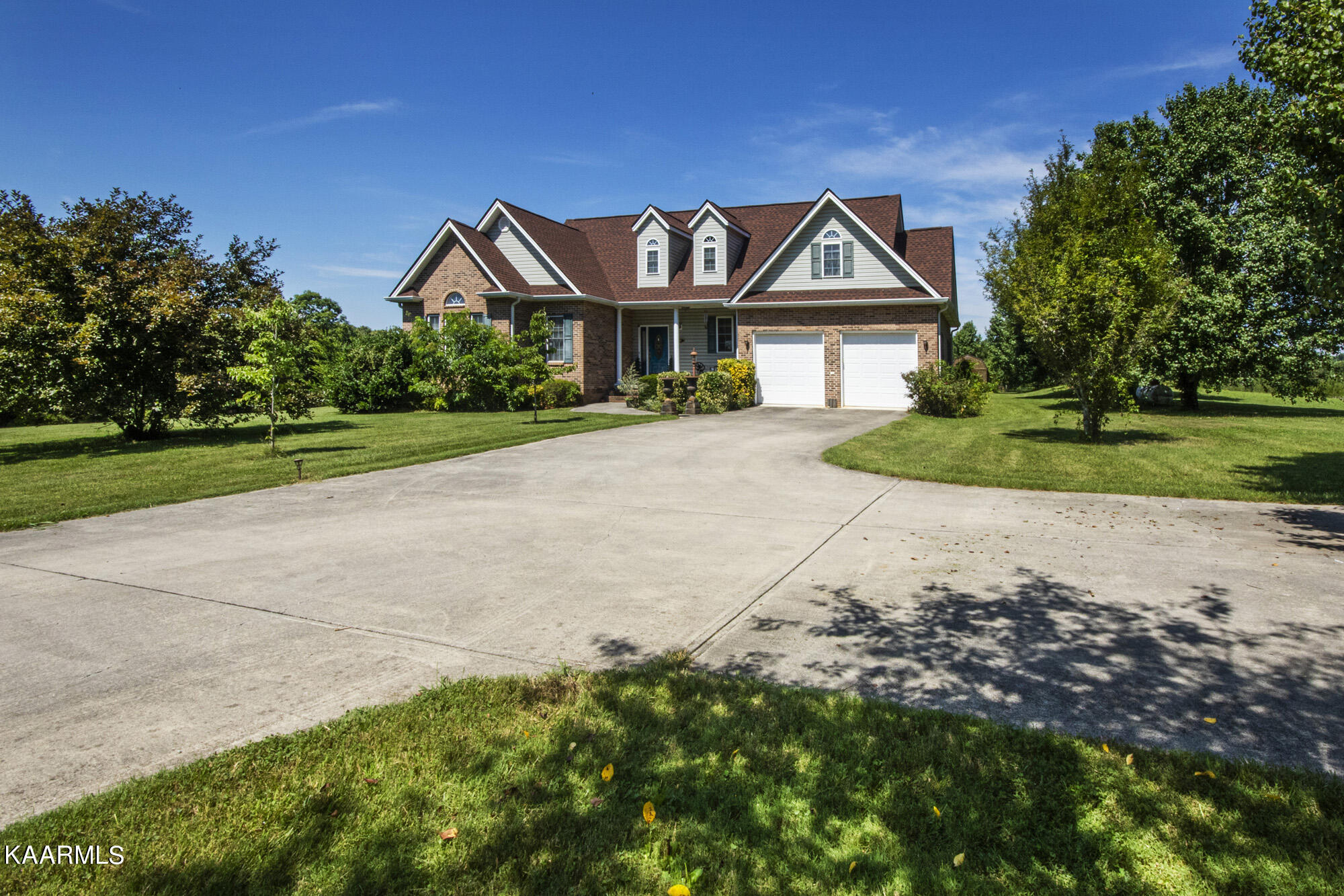 901 Hawkins Road Sweetwater, TN 37874 - Photo 5 of 15 Front Driveway