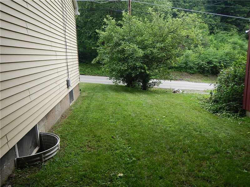 1520 Edgewood Road Beaver Falls, PA 15010 - Photo 15 of 17 Yard/Garden. Side yard