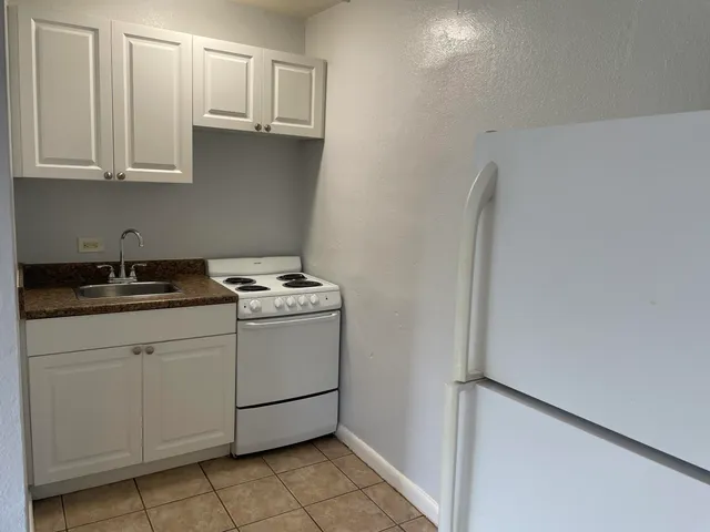 $1,200 | 3300 Broadway Avenue, Unit 16, West Palm Beach, FL 33407