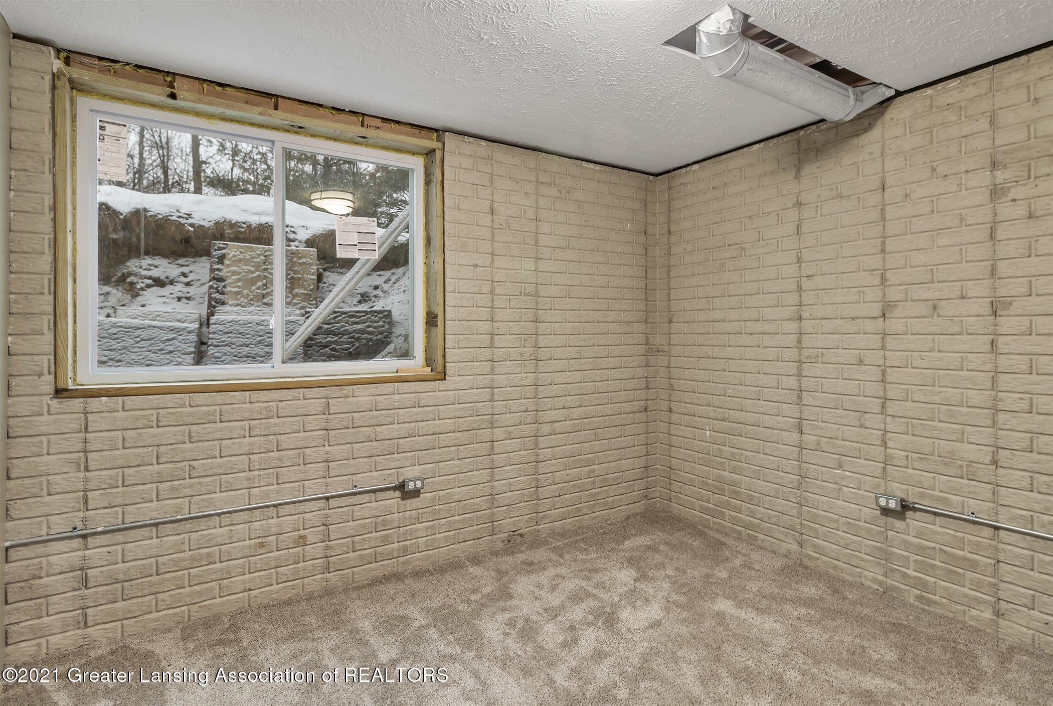 12371 Lansing Road Durand, MI 48429 - Photo 33 of 45 33-12371 Lansing Rd-Windowstill Rea