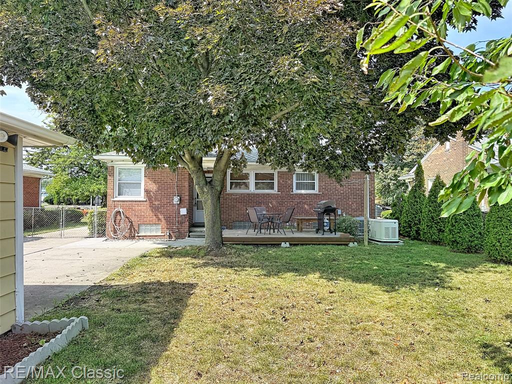 8842 Merriman Road Livonia, MI 48150 - Photo 26 of 28 Gallery Image 26
