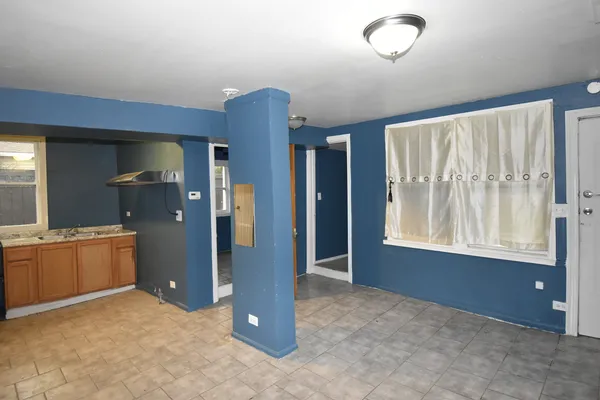 $184,900 | 4250 South Artesian Avenue, Chicago, IL 60632