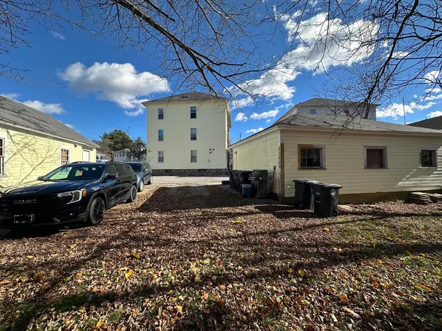 a view of a back yard of the house