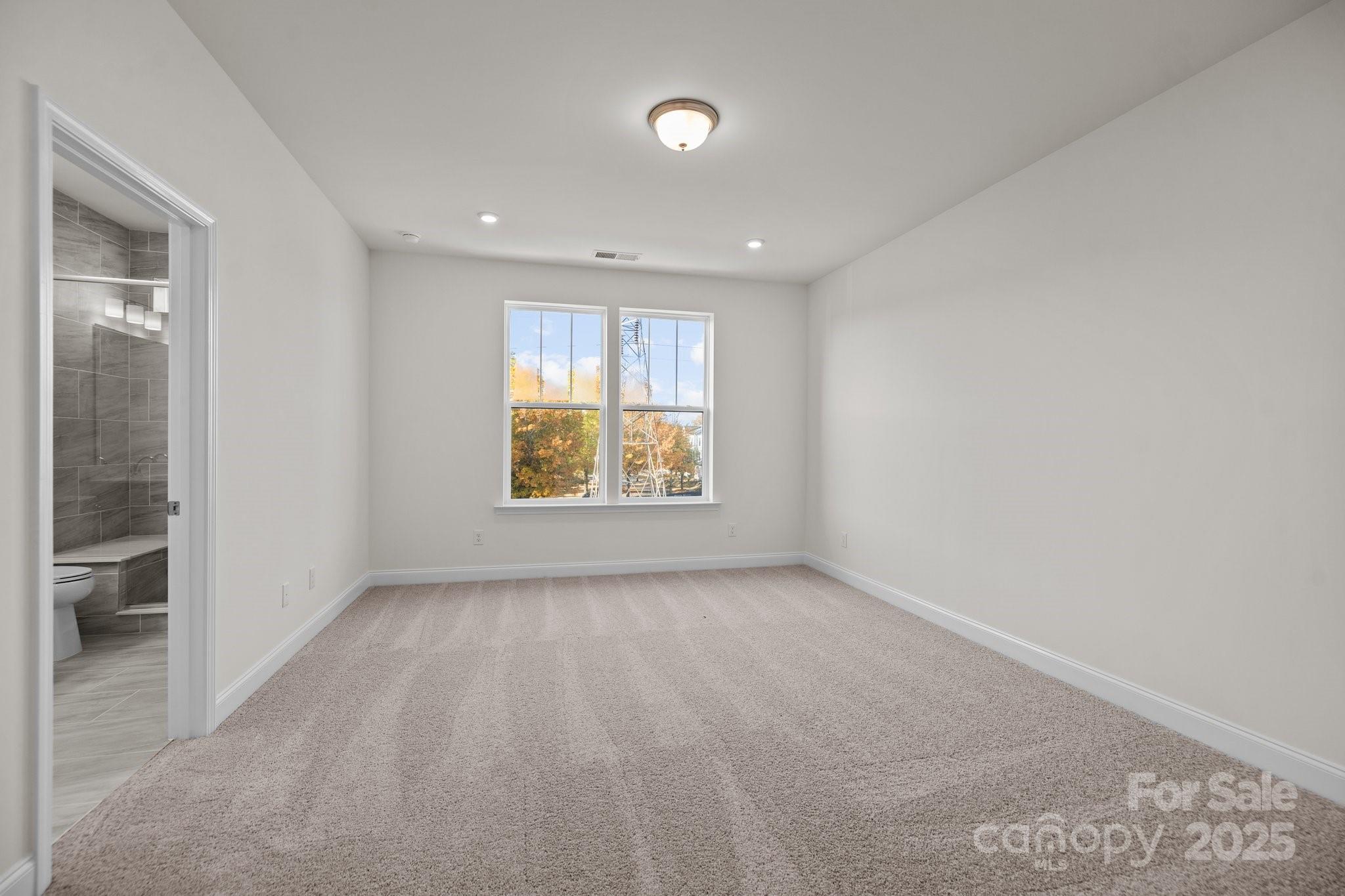 657 District Court Fort Mill, SC 29708 - Photo 23 of 32 an empty room with windows