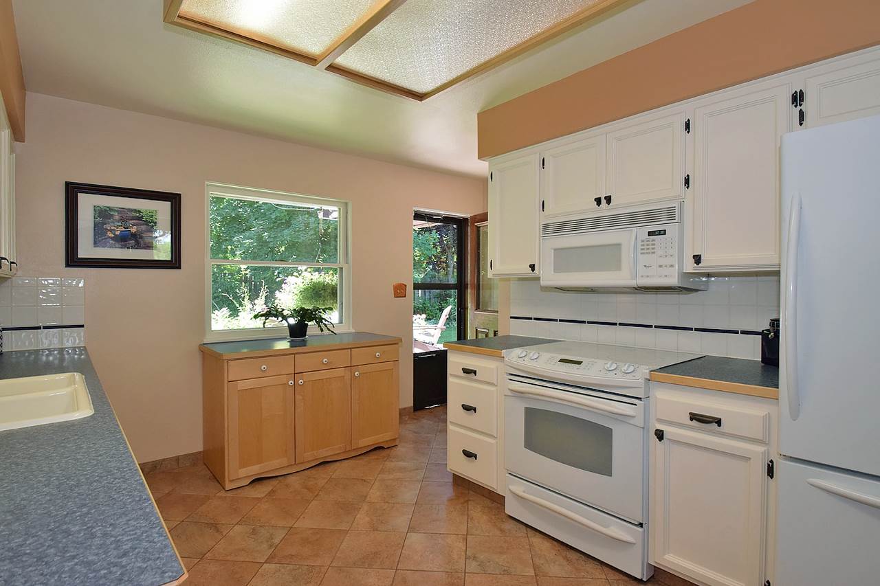 1018 West Hawthorne Road Spokane, WA 99218 - Photo 5 of 20 Gallery Image 5