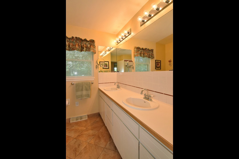 1018 West Hawthorne Road Spokane, WA 99218 - Photo 9 of 20 Gallery Image 9