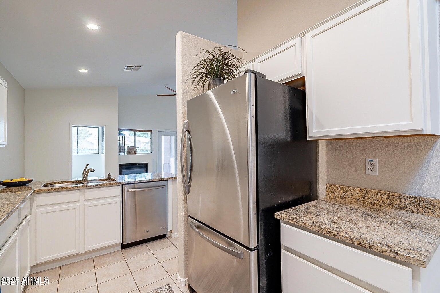 3310 East Fremont Road Phoenix, AZ 85042 - Photo 9 of 43 kitchen