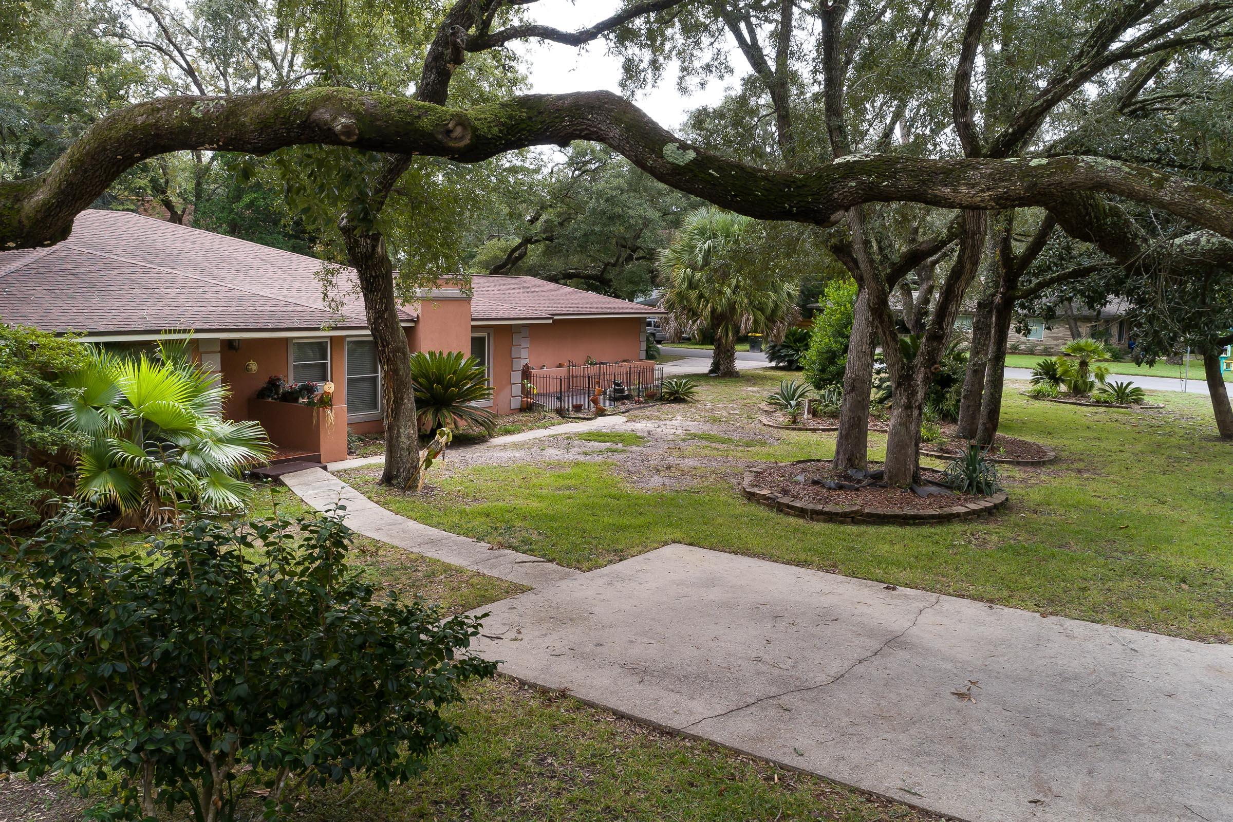 328 Elliott Road Southeast Fort Walton Beach, FL 32548 - Photo 54 of 55 Gorgeous oaks