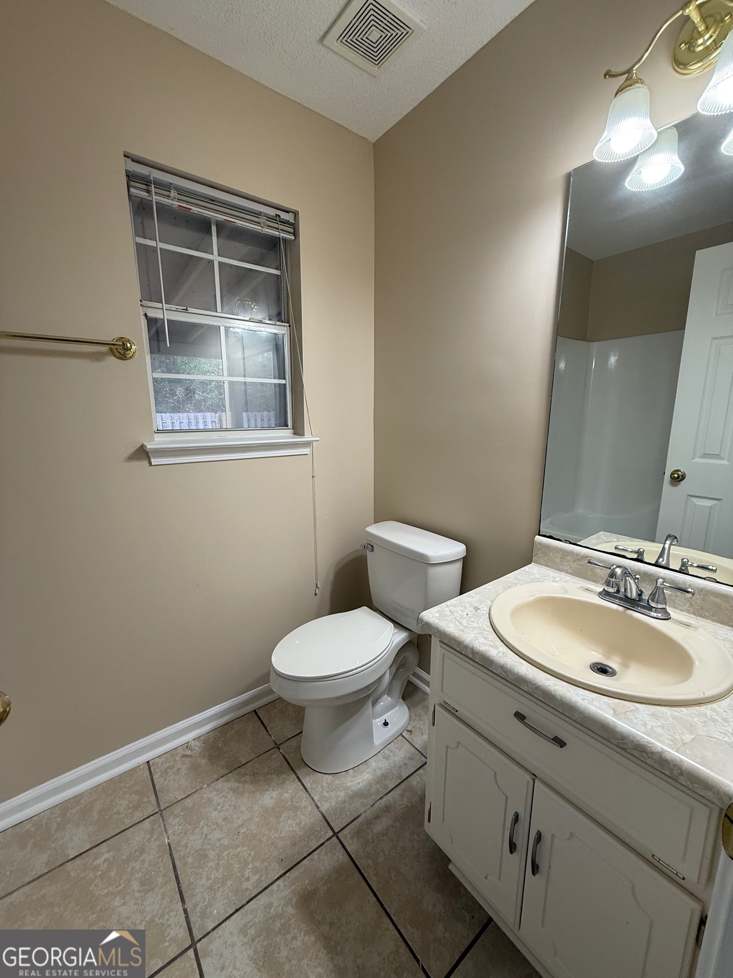 504 Woodbridge Road Kingsland, GA 31548 - Photo 13 of 23 a bathroom with a toilet sink and mirror