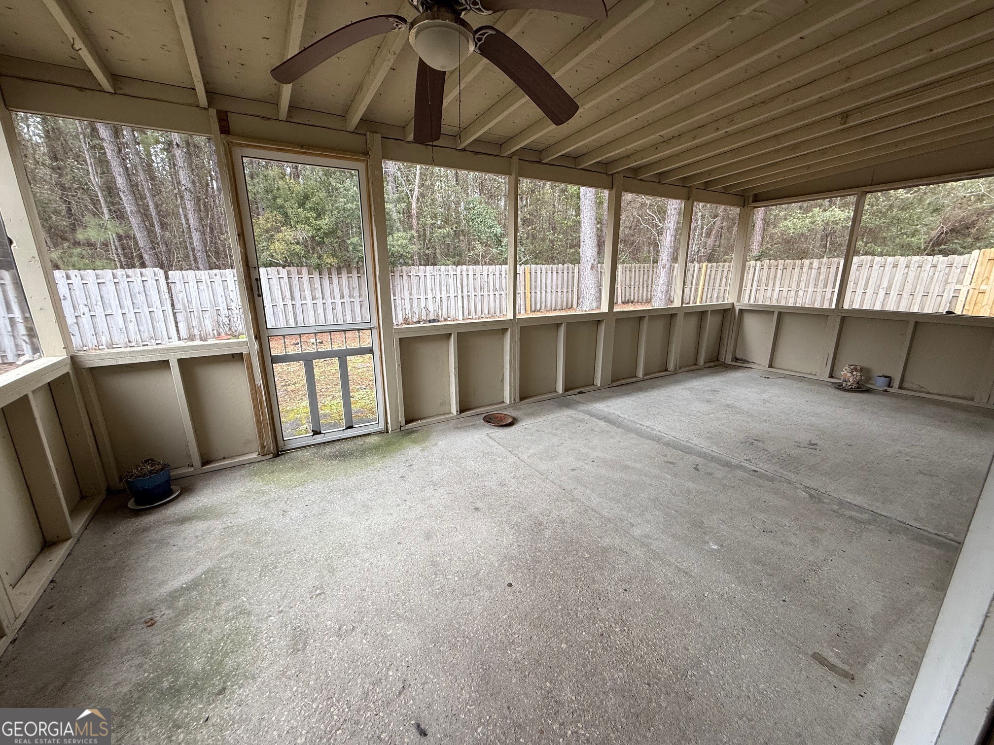 504 Woodbridge Road Kingsland, GA 31548 - Photo 21 of 23 a view of an empty room with a balcony