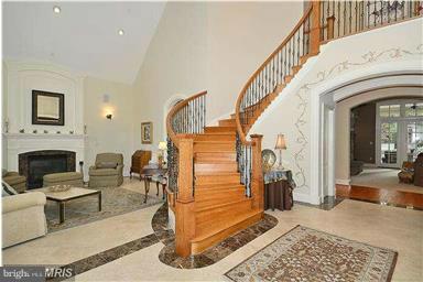 8615 Falls Road Potomac, MD 20854 - Photo 2 of 27 Interior (General)