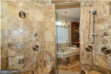 8615 Falls Road Potomac, MD 20854 - Photo 16 of 27 Bath (Master)