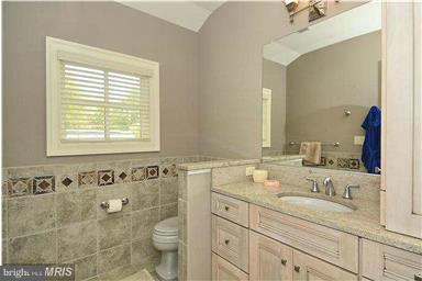 8615 Falls Road Potomac, MD 20854 - Photo 20 of 27 Bath