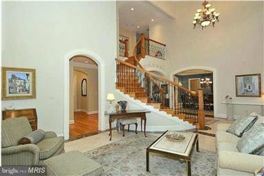 8615 Falls Road Potomac, MD 20854 - Photo 3 of 27 Interior (General)