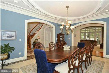 8615 Falls Road Potomac, MD 20854 - Photo 4 of 27 Dining Room