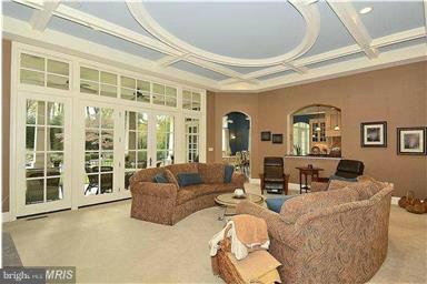 8615 Falls Road Potomac, MD 20854 - Photo 10 of 27 Living Room