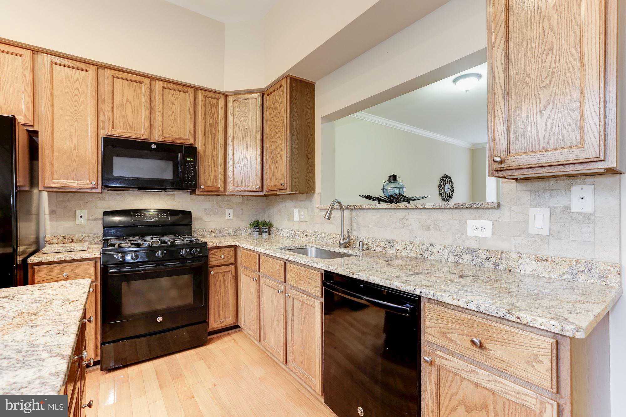 47692 Woolcott Square Sterling, VA 20165 - Photo 10 of 30 Kitchen with granite and back splash