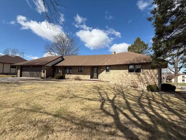 $327,900 | 107 East Sunnyside Drive, Caledonia, MN 55921