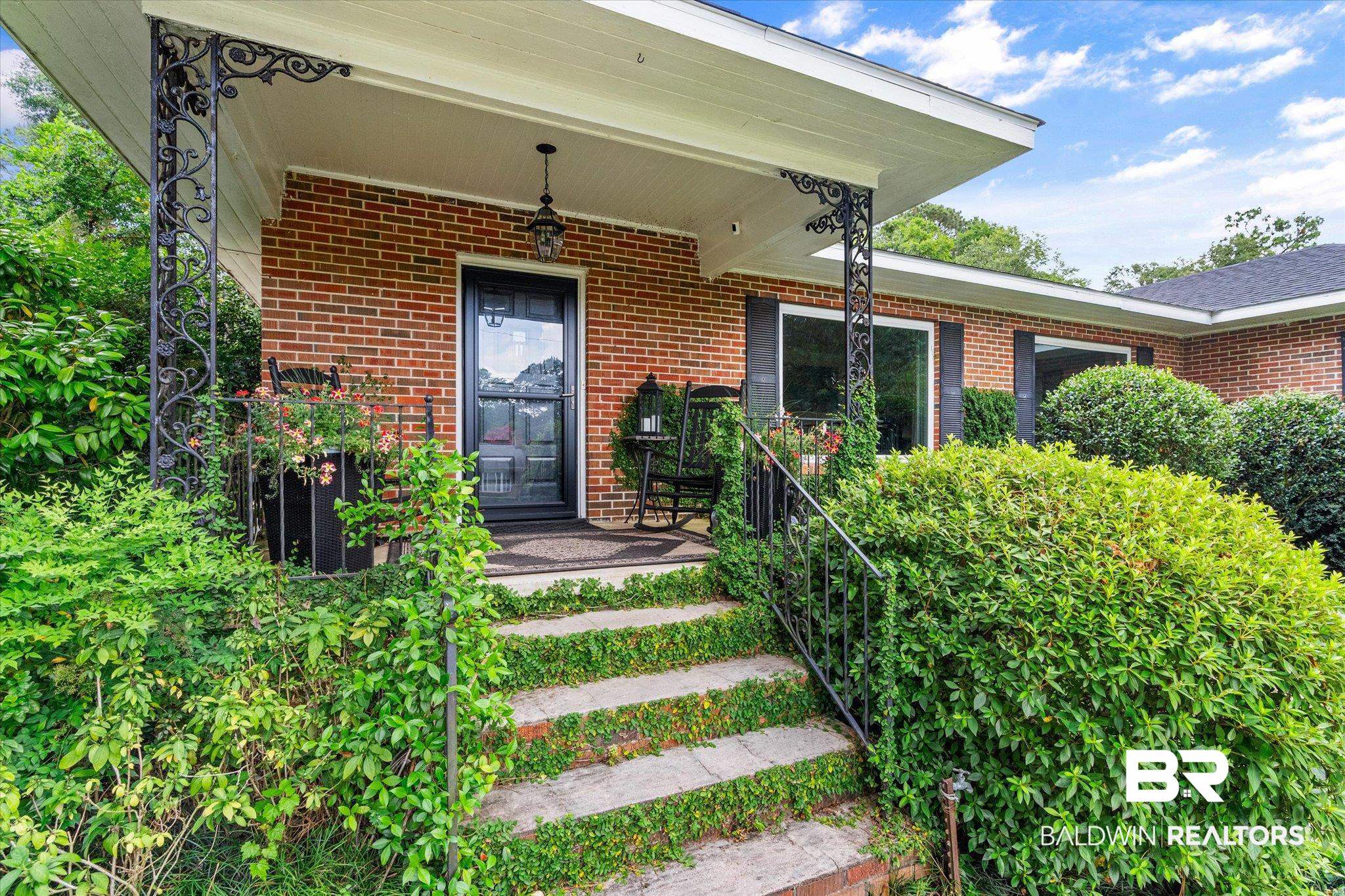 335 Dalewood Drive Mobile, AL 36608 - Photo 2 of 38