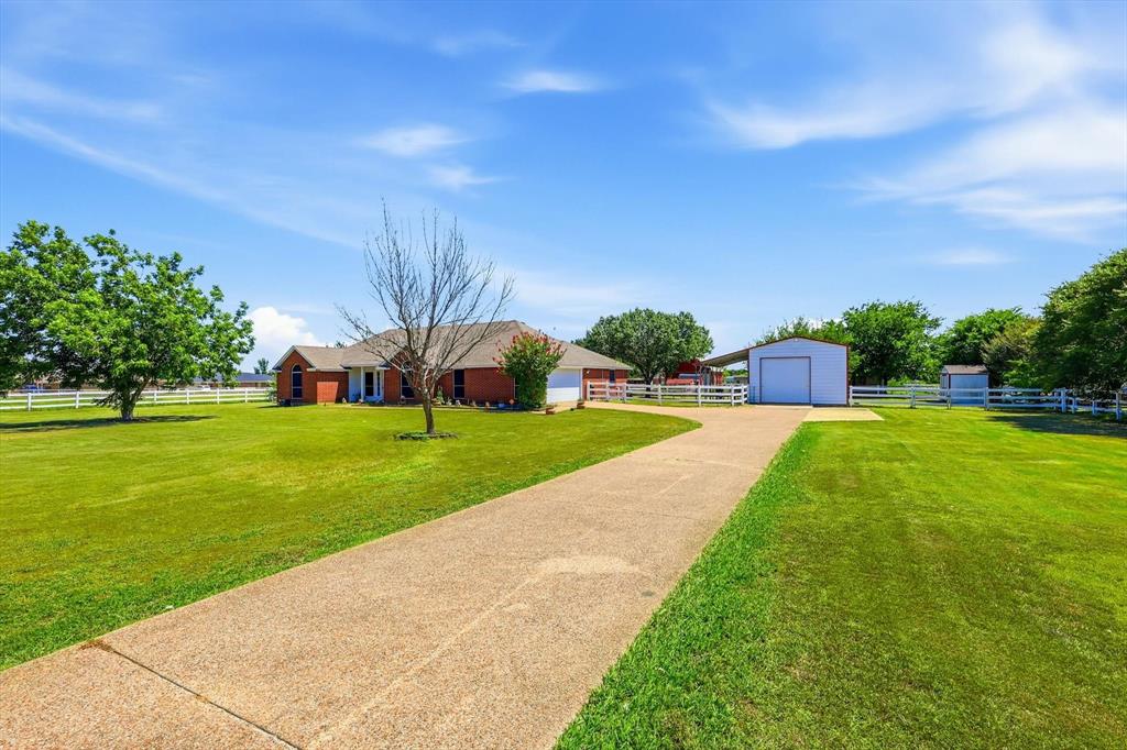 1328 Pierce Road Red Oak, TX 75154 - Photo 22 of 40 driveway