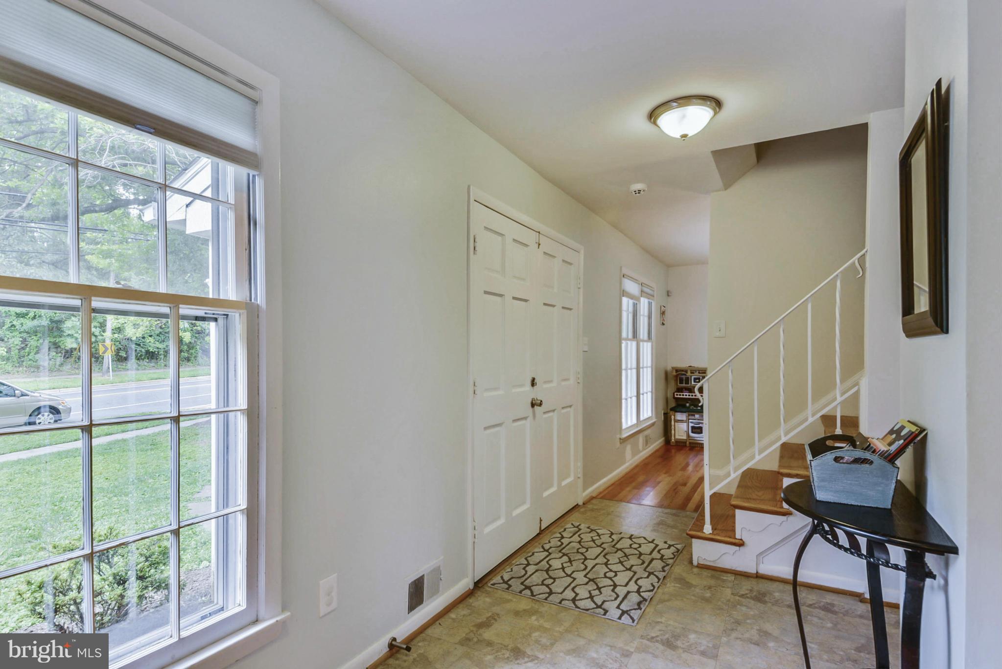 11728 Kemp Mill Road Silver Spring, MD 20902 - Photo 4 of 30 Entry Area