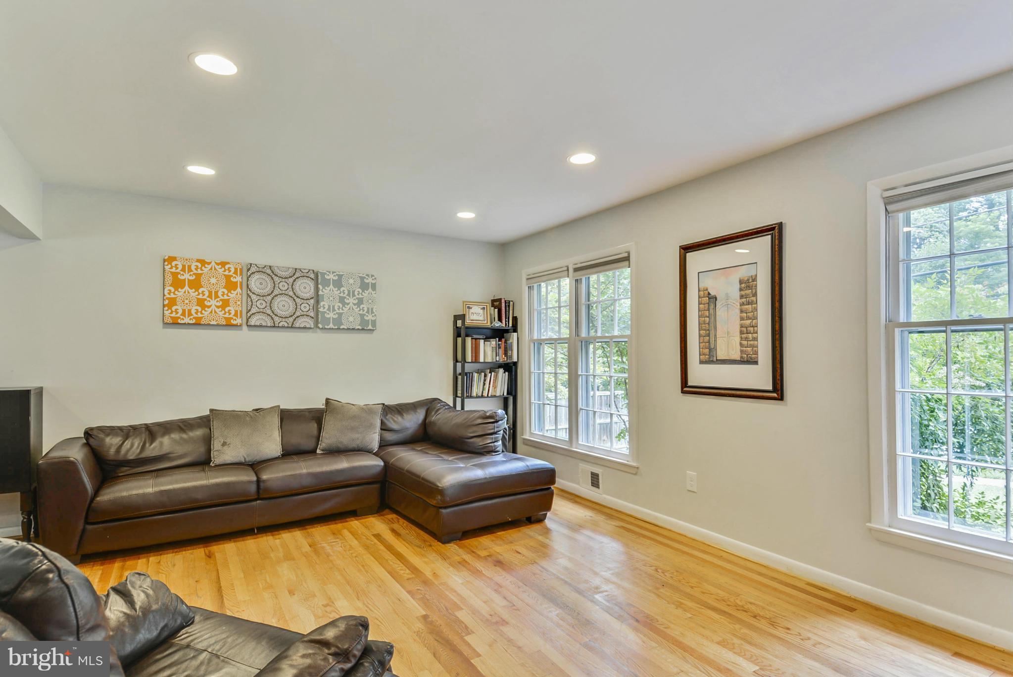 11728 Kemp Mill Road Silver Spring, MD 20902 - Photo 5 of 30 Living Room