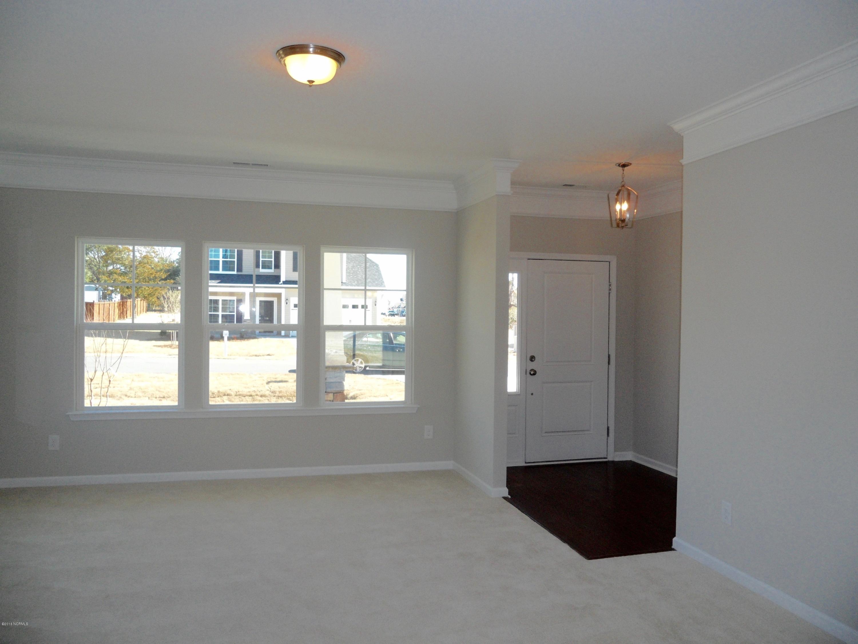 112 Bethea Street Holly Ridge, NC 28445 - Photo 4 of 21 Foyer