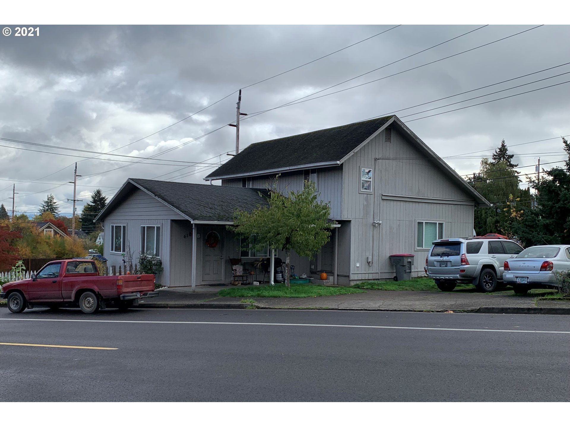 410 Southwest Mill Street Sheridan, OR 97378 - Photo 1 of 25 a front view of a house with a yard and garage