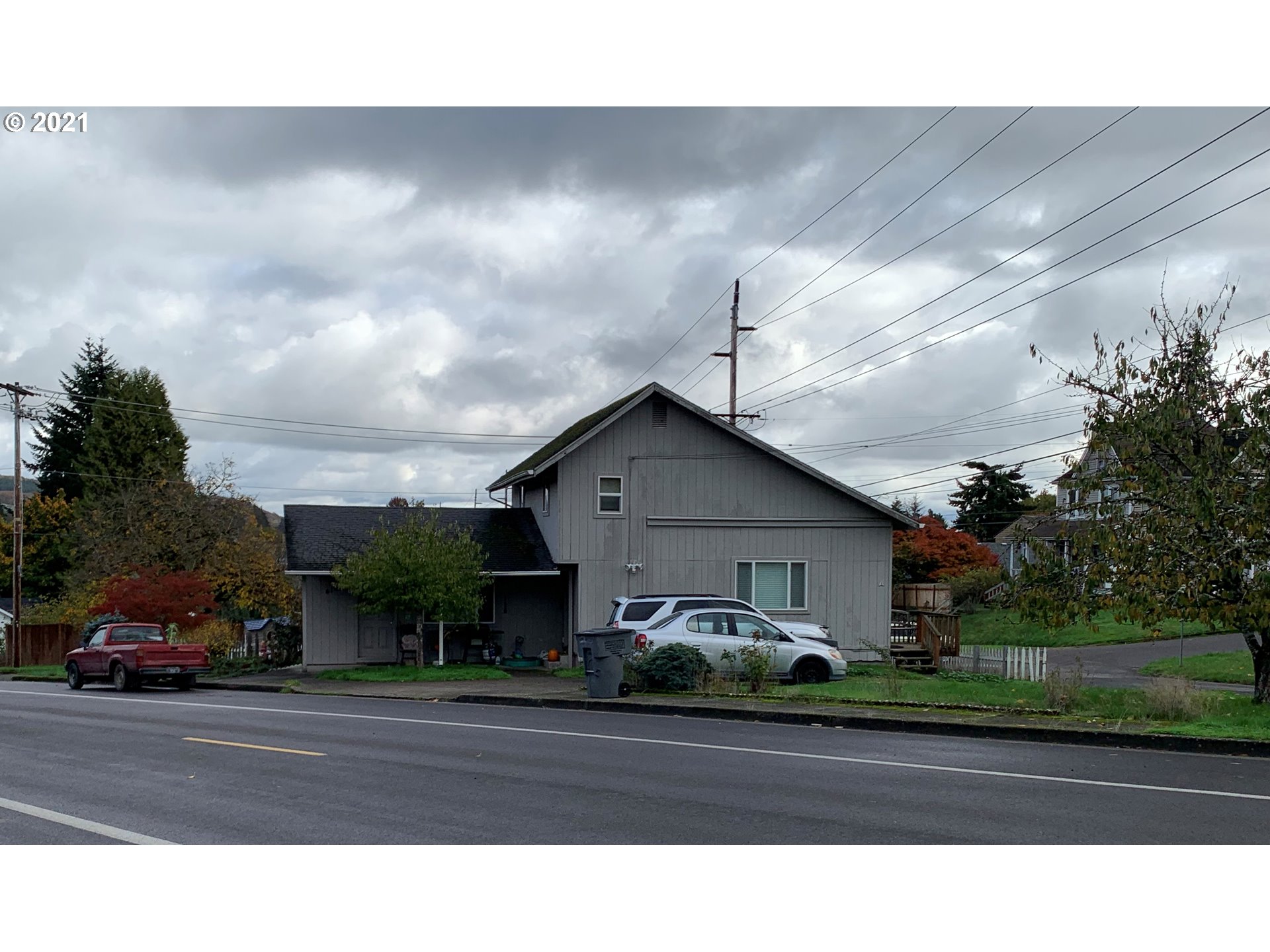 410 Southwest Mill Street Sheridan, OR 97378 - Photo 2 of 25 a front view of a house with a yard