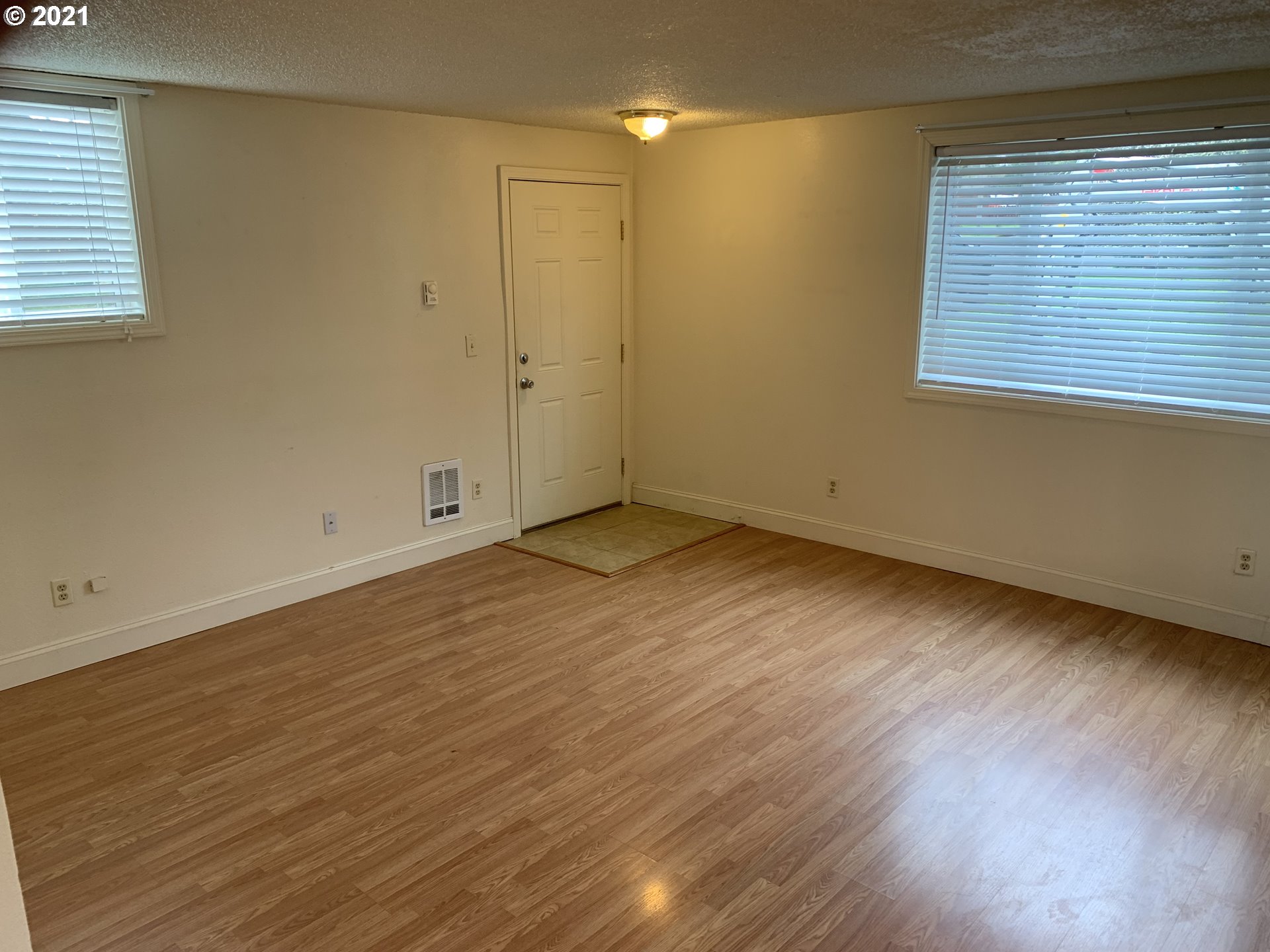 410 Southwest Mill Street Sheridan, OR 97378 - Photo 22 of 25 an empty room with wooden floor and windows