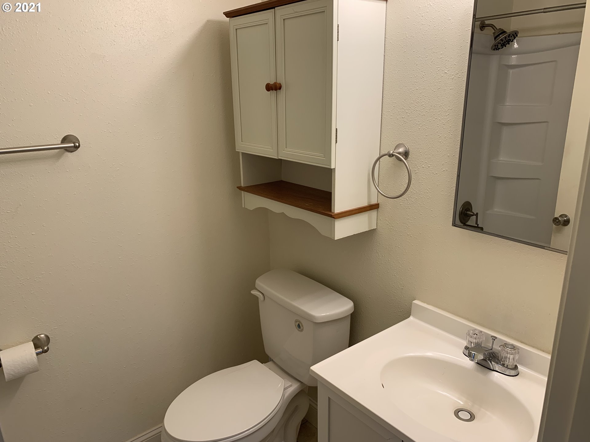 410 Southwest Mill Street Sheridan, OR 97378 - Photo 24 of 25 a bathroom with a toilet sink and mirror