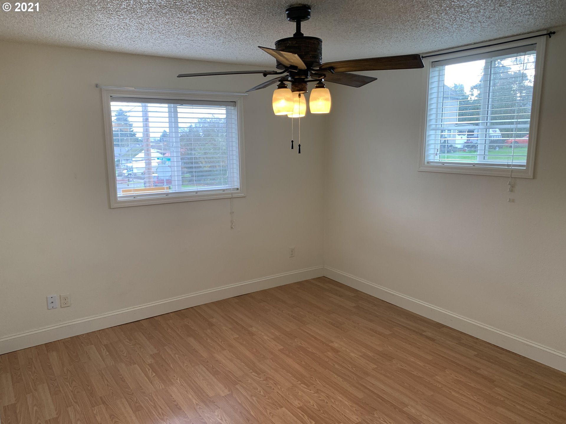 410 Southwest Mill Street Sheridan, OR 97378 - Photo 25 of 25 an empty room with a window