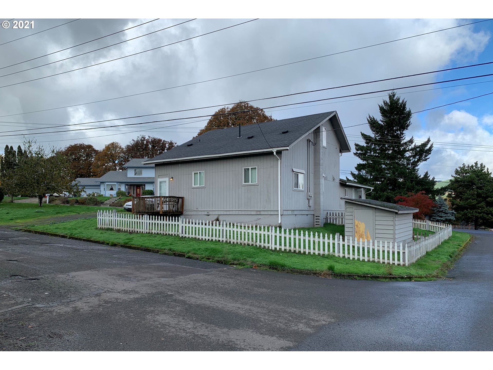 410 Southwest Mill Street Sheridan, OR 97378 - Photo 6 of 25 a front view of a house with a garden and plants