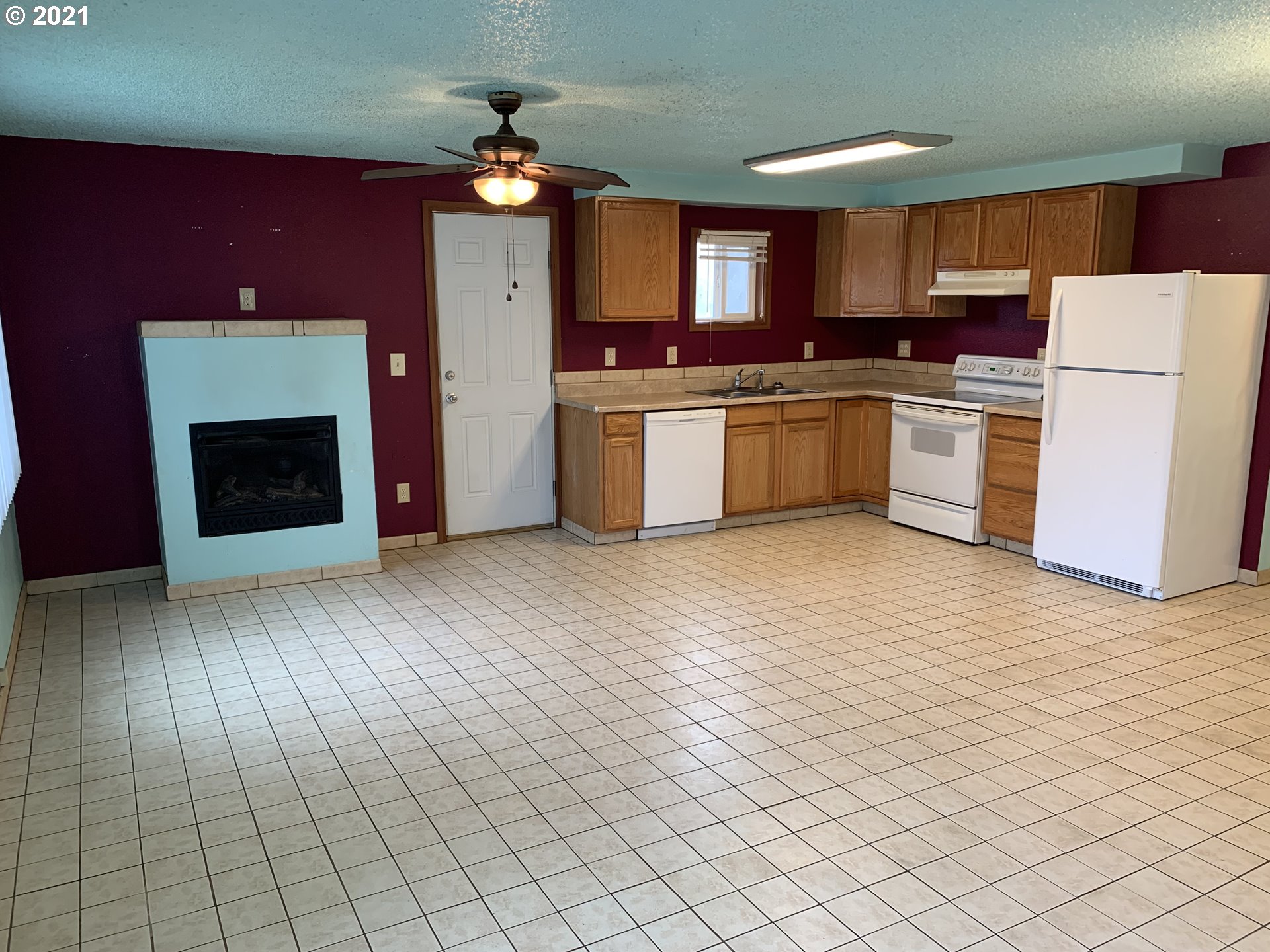 410 Southwest Mill Street Sheridan, OR 97378 - Photo 9 of 25 a kitchen with stainless steel appliances granite countertop a stove a sink and a refrigerator