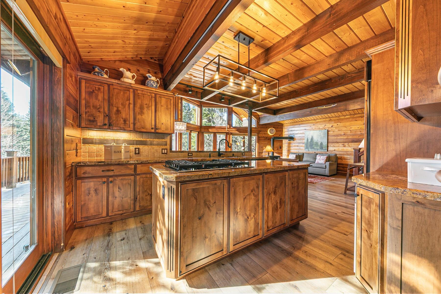 11443 Sitzmark Way Truckee, CA 96161 - Photo 4 of 28 Gallery Image 4
