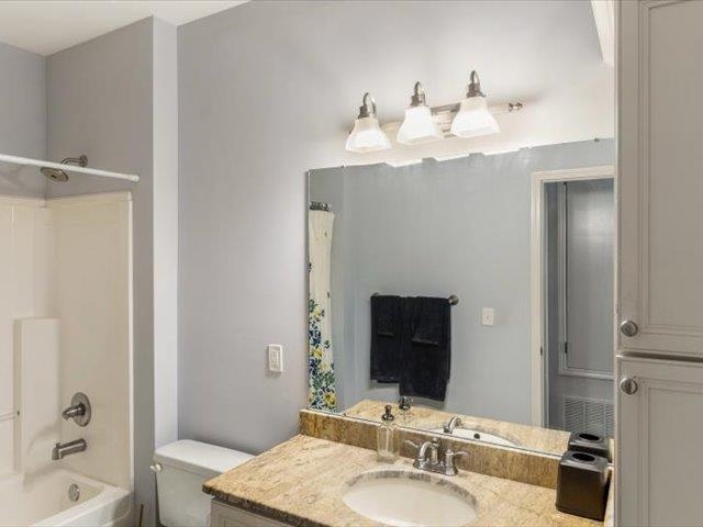 580 South Main Street, Unit 204 Memphis, TN 38103 - Photo 21 of 28 Bathroom featuring vanity and shower / bath combination