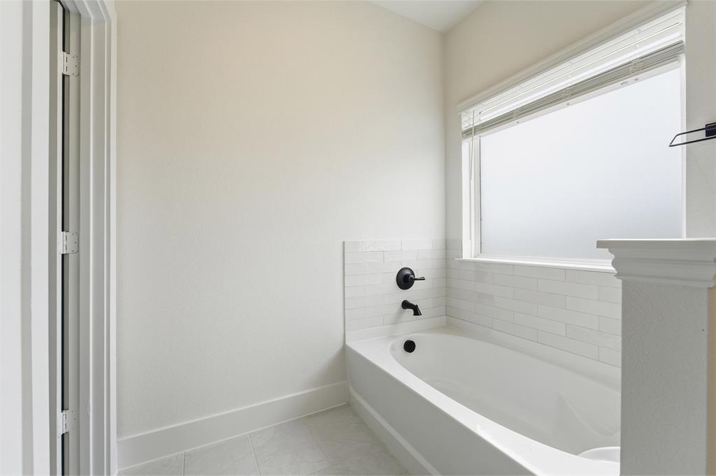 225 Charismatic Road Waxahachie, TX 75165 - Photo 17 of 21 a bathroom with a bathtub