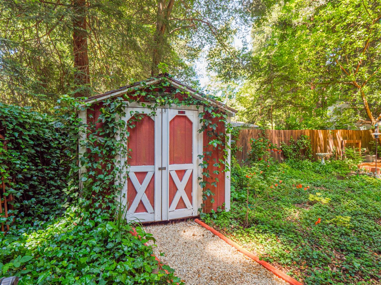 285 Sunnycroft Road Ben Lomond, CA 95005 - Photo 8 of 38 Gallery Image 8