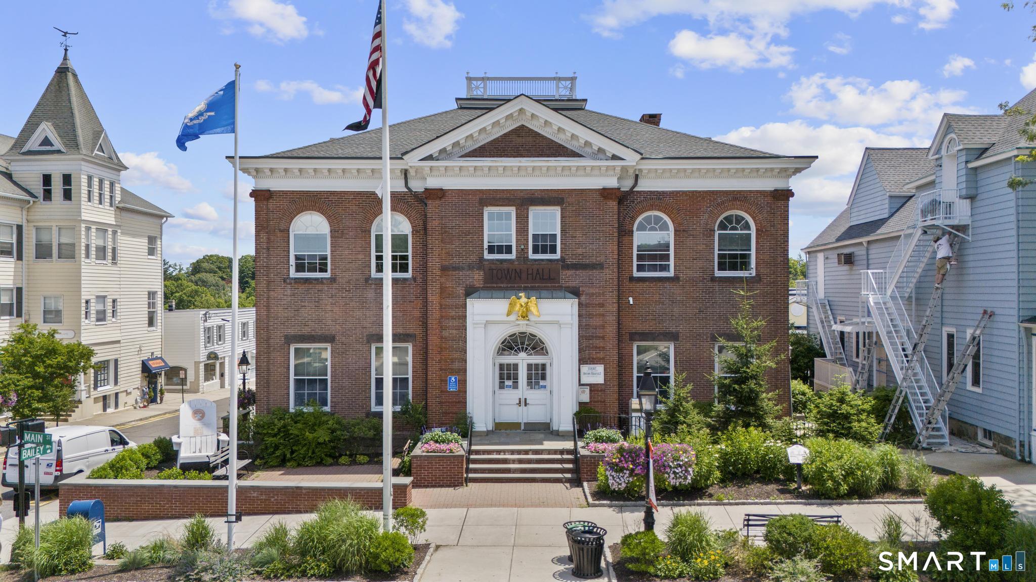 8 Summit Lane Ridgefield, CT 06877 - Photo 19 of 40 a front view of a residential apartment building with a yard