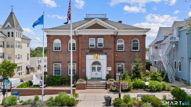 $735,000 | 8 Summit Lane, Ridgefield, CT 06877