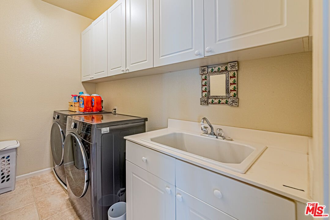23208 Maple Avenue Torrance, CA 90505 - Photo 38 of 62 a utility room with dryer and washer