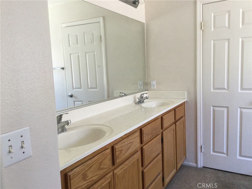 1763 Agrigento Avenue Riverside, CA 92507 - Photo 18 of 28 Main bath